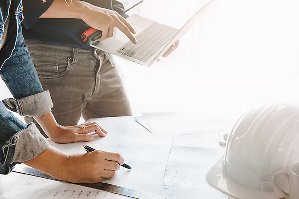 포토 JPG 해외이미지 직업 손 디자인 종이 컨셉 비즈니스 건축양식 통신 탁자 성공 주택 직장 실내 자 사람 사람없음 내부 건물 노트북 컴퓨터 사무실 연필 디지털 공책 장비 흰색 키보드 업무 작업 엔지니어 계획 헬멧 건축가 스케치 책상 그림 청사진 공학 프로젝트 해외포토 건축물 교육 건축 컬러 가구 회사 문구용품 학용품 미술 신체부위 전자제품 필기구 기술자 보호장비 파일형식 이미지허브