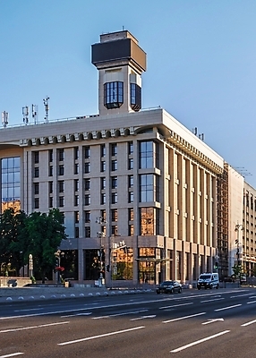 포토 JPG 해외이미지 유럽 여행 건축양식 아침 천사 사람없음 건물 여름 도시풍경 맑음 산책 기둥 도시 역사 정사각형 천연기념물 명승지 우크라이나 해외포토 주간 도형 건축물 계절 건축 나라 날씨 휴식 풍경 파일형식 이미지허브