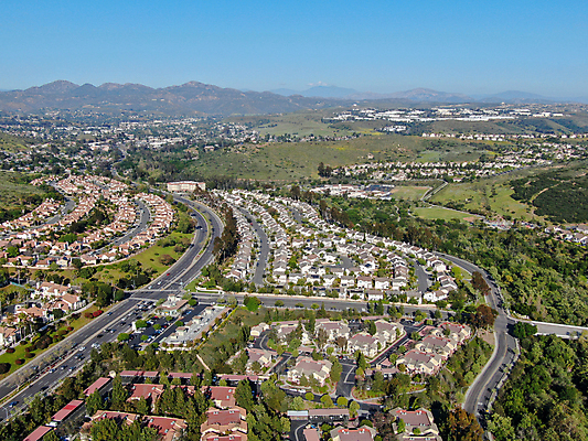 포토 JPG 해외이미지 자연 하늘 지붕 부동산 산 주택 수영장 풍경 잔디 사람없음 야외 초록색 도시풍경 계곡 미국 재산 큼 땅 빌라 번짐 캘리포니아 커뮤니티 이웃 대출 개발 교외 똑같은 조감도 진짜 비용 해외포토 식물 컬러 북아메리카 건물 금융 경제 도시 크기 생태계 파일형식 효과 이미지허브