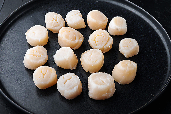 포토 JPG 해외이미지 접시 검은배경 조개 실내 사람없음 가리비 관자 해외포토 식기 백그라운드 어패류 내부 검은색 파일형식 이미지허브