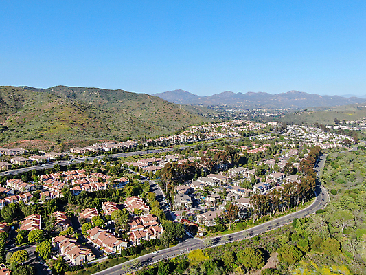 포토 JPG 해외이미지 자연 하늘 지붕 부동산 산 주택 수영장 풍경 잔디 사람없음 야외 초록색 도시풍경 계곡 미국 재산 큼 땅 빌라 번짐 캘리포니아 커뮤니티 이웃 대출 개발 교외 똑같은 조감도 진짜 비용 해외포토 식물 컬러 북아메리카 건물 금융 경제 도시 크기 생태계 파일형식 효과 이미지허브