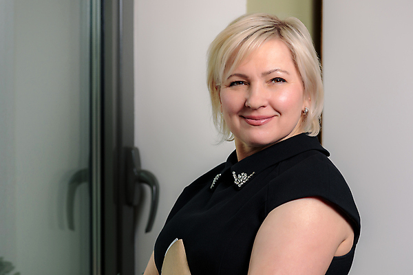 포토 JPG 해외이미지 백인 직업 손 여자 회사 비즈니스 CEO 탁자 성공 한명 미소 사람 앉기 성인 가로 금융 금발 사무실 펜 유행 키보드 비즈니스맨 비즈니스우먼 우아함 대표 분석 미녀 경영자 리더 옷입기 책임자 치프 해외포토 서양인 1 헤어스타일 남자 가구 컨셉 모션 표정 신체부위 경제 필기구 직장인 미인 파일형식 이미지허브