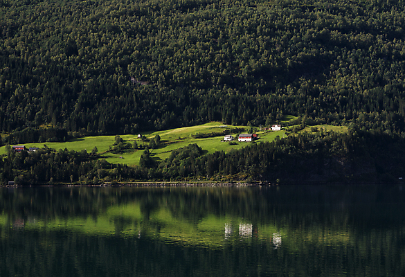 포토 JPG 해외이미지 호수 여행 자연 산 주택 노르웨이 경사 사람없음 건물 목재 초록색 농장 반사 거울 스칸디나비아 해외포토 나무 건축물 유럽 컬러 농업 재료 생태계 파일형식 이미지허브