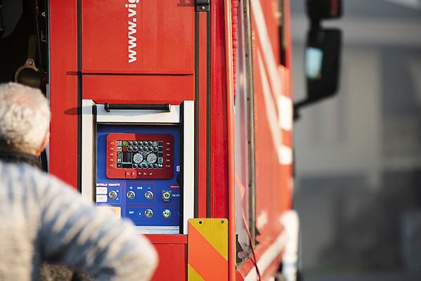 포토 JPG 해외이미지 교통시설 자동차 불 안전 사람없음 빨간색 물 금속 기계 장비 긴급 판넬 구출 보호 연결 위험 소방관 사건 측정 서비스 예방 보안 호스 다이얼 짐차 엔진 소화전 펌프 게이지 압력 옛날 제어 철강 헬프 해외포토 자연요소 육상교통 컬러 교통 컨셉 재질 도움 안전장비 구조원 소방 시설 파일형식 이미지허브