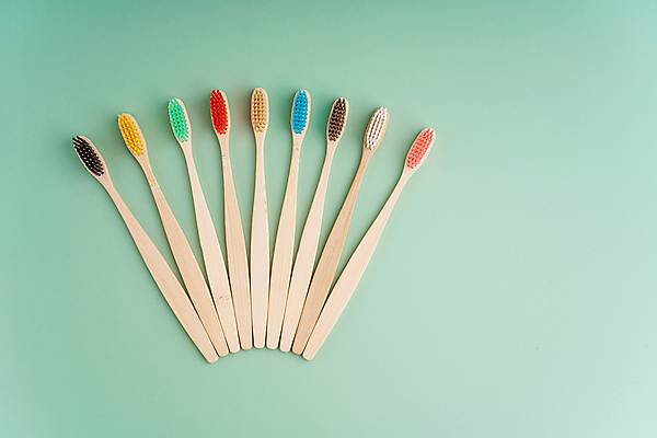 포토 JPG 해외이미지 사람없음 칫솔 오브젝트 에코 친환경 일렬 에코라이프 위생관리 친환경제품 카피스페이스 초록배경 대나무칫솔 다회용품 해외포토 라이프스타일 백그라운드 관리 초록색 위생용품 환경 공백 재활용품 파일형식 이미지허브