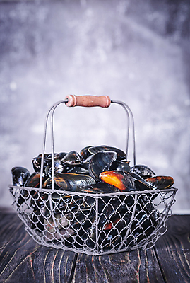 포토 JPG 해외이미지 접시 음식 바다 백그라운드 조개 연체동물 파슬리 건강 요리 사람없음 목재 식당 검은색 식사 저녁식사 어둠 껍질 신선 그룹 사발 맛 먹기 레몬 해산물 홍합 프랑스어 삶기 영양분 해외포토 나무 문자 식기 컬러 컨셉 채소 과일 재료 모션 어패류 무척추동물 상점 사기그릇 파일형식 이미지허브