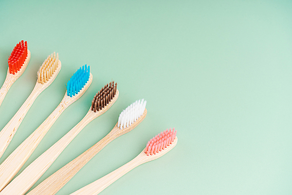 포토 JPG 해외이미지 사람없음 칫솔 오브젝트 에코 친환경 일렬 에코라이프 위생관리 친환경제품 카피스페이스 초록배경 대나무칫솔 다회용품 해외포토 라이프스타일 백그라운드 관리 초록색 위생용품 환경 공백 재활용품 파일형식 이미지허브