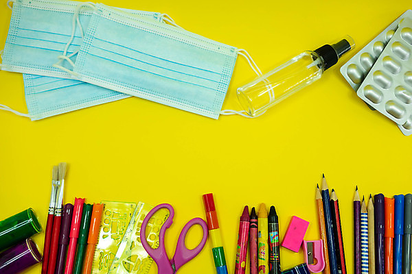 포토 JPG 해외이미지 문구용품 사람없음 필기구 연필 펜 사무용품 책상 노란배경 해외포토 가구 백그라운드 학용품 노란색 오브젝트 파일형식 이미지허브