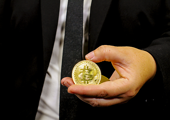 포토 JPG 해외이미지 이동 컨셉 돈 인터넷 비즈니스 미래 사람없음 금융 경제 노트북 컴퓨터 디지털 동전 저축 네트워크 시장 황금 구매 다발 사인 무역 투자 상업 전자 결제 전자상거래 수입 가상 가상화폐 비용 해외포토 산업 전자제품 쇼핑 재산 파일형식 이미지허브