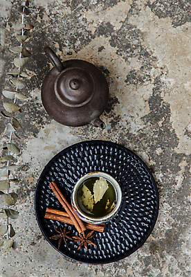 포토 JPG 해외이미지 전통 라이프스타일 디자인 문화 음료 벽 백그라운드 잎 재료 벽지 휴식 건강 사람없음 물 뷰티 갈색 우주 검은색 어둠 수확 신선 도자기 원형 클래식 맛 찻주전자 허브 오브젝트 상쾌 유기농 복고 아로마 동쪽 구성 시나몬 옛날 스타일 해외포토 자연요소 도형 식물 웰빙 감정 컬러 컨셉 농업 주전자 생활 방향 파일형식 이미지허브