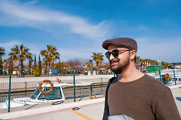 포토 JPG 해외이미지 백인 라이프스타일 옷 여자 남자 행복 바다 여행 가족 휴가 거리 한명 미소 웃음 사람 성인 야외 가로 여름 선글라스 뷰티 걷기 산책 흰색 잡기 도시 시원함 타운 해외포토 서양인 1 계절 감정 안경 컬러 관계 모션 휴식 표정 생활 파일형식 이미지허브