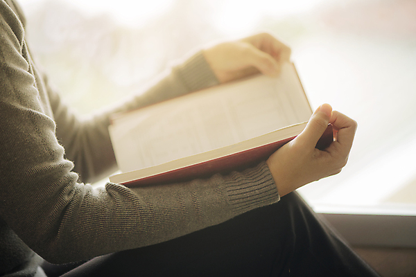포토 JPG 해외이미지 1 학생 라이프스타일 여자 교육 행복 아시아 비즈니스 학교 성공 책장 선반 서기 사람 앉기 동양인 성인 사람없음 10대 책 스터디 독서 상점 방 흰색 잡기 업무 닫기 도서관 집중 읽기 대학교 문학 서점 해외포토 감정 나라 컬러 가구 컨셉 모션 청소년 인종 생활 학습 작업 파일형식 이미지허브