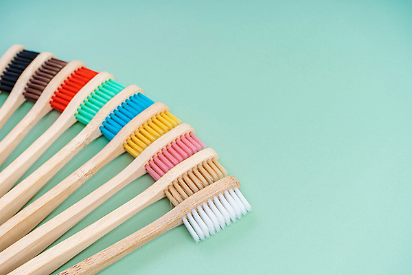 포토 JPG 해외이미지 사람없음 칫솔 오브젝트 에코 친환경 파란배경 일렬 에코라이프 위생관리 친환경제품 카피스페이스 대나무칫솔 다회용품 해외포토 라이프스타일 백그라운드 관리 파란색 위생용품 환경 공백 재활용품 파일형식 이미지허브