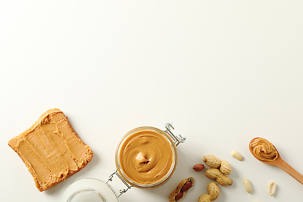 포토 JPG 해외이미지 유리병 디저트 실내 사람없음 하이앵글 흰배경 땅콩 땅콩버터 카피스페이스 스프레드 해외포토 음식 뷰포인트 백그라운드 병_용기 내부 공백 견과류 흰색 파일형식 스프레드_음식 이미지허브