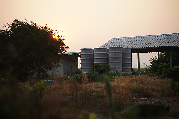 포토 JPG 해외이미지 주택 사람없음 물 저수지 반지 수집 탱크 수납 콘크리트 해외포토 자연요소 장신구 건물 파일형식 이미지허브