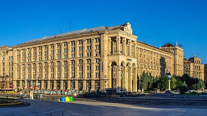 포토 JPG 해외이미지 유럽 여행 건축양식 호텔 아침 천사 사람없음 건물 여름 도시풍경 맑음 산책 기둥 도시 역사 정사각형 천연기념물 명승지 우크라이나 해외포토 주간 도형 건축물 계절 건축 나라 숙소 날씨 휴식 풍경 파일형식 이미지허브