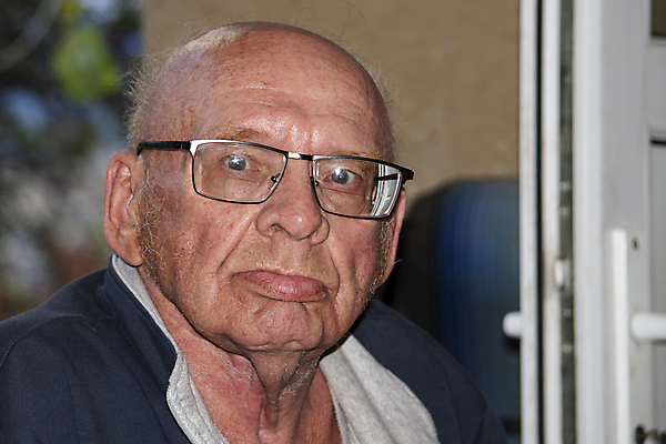 포토 JPG 해외이미지 백인 할아버지 노년 남자 안경 얼굴 백그라운드 셔츠 비즈니스 자연 건강 한명 사람 성인 놀람 회색 흰색 표현 은퇴 가득함 대머리 옛날 조부모 해외포토 서양인 1 헤어스타일 잡화 감정 컬러 상의 가족 표정 신체부위 생태계 파일형식 이미지허브