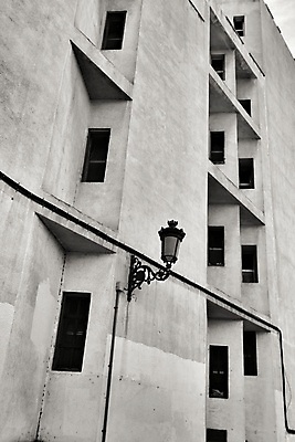 포토 JPG 해외이미지 모양 디자인 외관 실루엣 선 벽 백그라운드 패턴 가로등 건축양식 창문 추상 거리 주택 흑백 미술 사람없음 야외 건물 장식 빛 금속 검은색 수확 흰색 등불 램프 도시 우아함 철 오브젝트 복고 날카로움 봉 엘리먼트 철강 스타일 해외포토 건축물 공공시설 건축 컬러 컨셉 무늬 농업 재질 문화예술 조명 촬영기법 파일형식 이미지허브