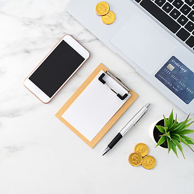 포토 JPG 해외이미지 식물 화분 비즈니스 사람없음 노트북 스마트폰 펜 동전 신용카드 흰배경 문서 서류판 카피스페이스 해외포토 백그라운드 돈 금융 전자제품 핸드폰 스마트기기 필기구 사무용품 공백 흰색 파일형식 이미지허브