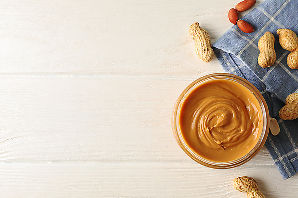 포토 JPG 해외이미지 유리병 디저트 실내 사람없음 하이앵글 흰배경 땅콩 땅콩껍질 땅콩버터 카피스페이스 해외포토 음식 뷰포인트 백그라운드 병_용기 내부 공백 견과류 껍질 흰색 파일형식 스프레드_음식 이미지허브