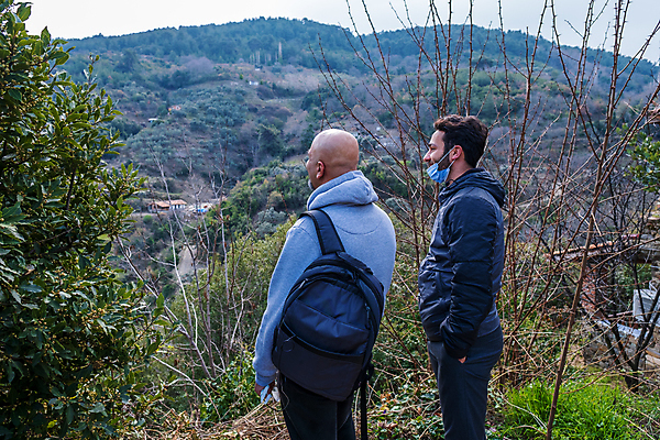 포토 JPG 해외이미지 백인 1 라이프스타일 응시 남자 행복 여행 배낭 자연 하늘 휴가 산 함께함 서기 사람 성인 야외 두명 가로 여행객 환경 트래킹 하이킹 자유 흰색 시골 내추럴 하이커 카피스페이스 해외포토 서양인 시선 감정 컬러 컨셉 가방 모션 레저 생활 공백 생태계 파일형식 이미지허브