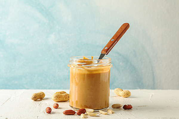 포토 JPG 해외이미지 유리병 디저트 실내 사람없음 숟가락 파란배경 땅콩 꽂음 땅콩버터 해외포토 음식 백그라운드 병_용기 수저 내부 파란색 견과류 파일형식 스프레드_음식 이미지허브