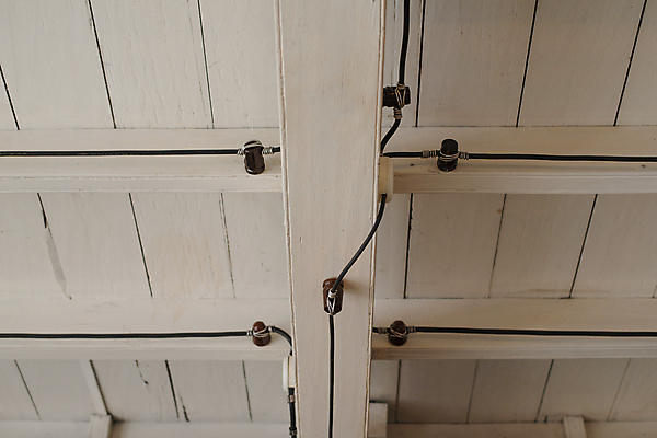 포토 JPG 해외이미지 모양 백인 템플릿 디자인 산업 벽 백그라운드 패턴 추상 주택 매달리기 미술 사람없음 내부 건물 장식 가로 빨간색 빛 우주 금속 검은색 방 장비 전선 흰색 램프 수리 위험 심볼 천장 질감 시멘트 철사 콘크리트 스타일 해외포토 서양인 건축물 컬러 컨셉 무늬 모션 재질 문화예술 조명 파일형식 이미지허브