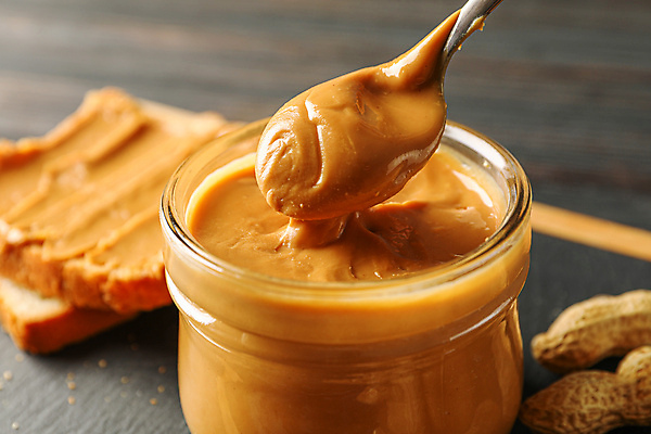 포토 JPG 해외이미지 유리병 디저트 실내 근접촬영 사람없음 숟가락 식빵 땅콩 나무도마 나무탁자 땅콩버터 해외포토 음식 빵 뷰포인트 탁자 병_용기 도마 수저 내부 목재 견과류 파일형식 스프레드_음식 이미지허브