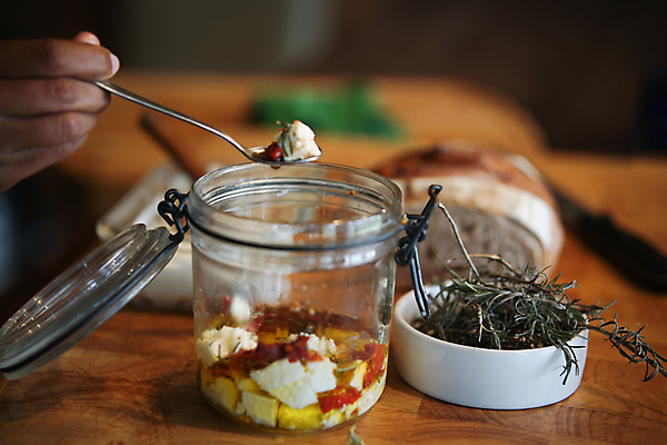 포토 JPG 해외이미지 음식 토마토 유리 치즈 건조 건강 사람없음 태양 식사 이탈리아 우유 항아리 맛 농부 상품 유기농 시골집 올리브 로즈메리 단백질 절임 채식주의자 핸드메이드 해외포토 자연요소 직업 웰빙 열매 유럽 컨셉 채소 재질 유제품 주택 도자기 허브 채식 영양소 파일형식 이미지허브