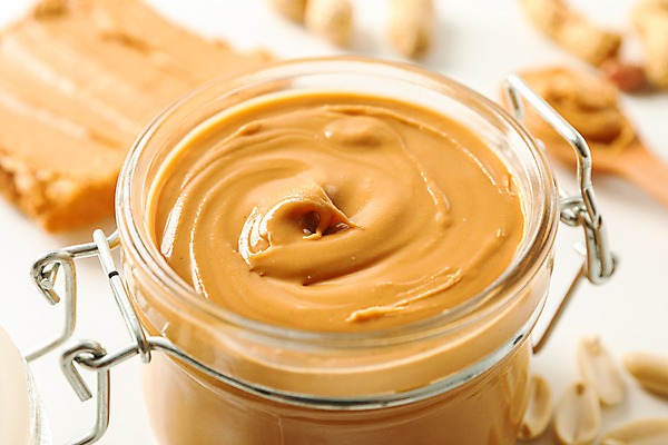 포토 JPG 해외이미지 유리병 디저트 실내 사람없음 아웃포커스 식빵 흰배경 땅콩 나무숟가락 땅콩버터 해외포토 음식 빵 백그라운드 병_용기 촬영기법 내부 숟가락 견과류 흰색 파일형식 스프레드_음식 이미지허브