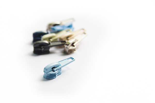 포토 JPG 해외이미지 옷 실루엣 백그라운드 컨셉 장신구 사람없음 파란색 세트 컬러풀 유행 상점 금속 검은색 흰색 오픈 황금 당기기 닫기 치아 은색 바느질 수집 심볼 묘사 오브젝트 사인 보따리 잠금 지퍼 재단 고립 팬던트 많음 해외포토 컬러 모션 재질 촬영기법 소화기관 보안 파일형식 이미지허브