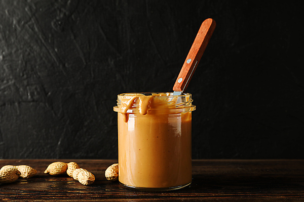 포토 JPG 해외이미지 검은배경 유리병 디저트 사람없음 숟가락 땅콩 꽂음 땅콩버터 해외포토 음식 백그라운드 병_용기 수저 검은색 견과류 파일형식 스프레드_음식 이미지허브