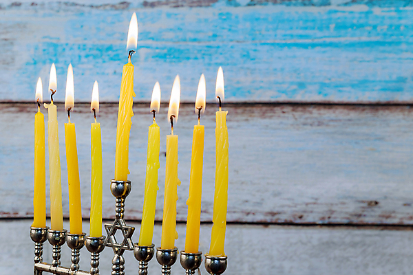 포토 JPG 해외이미지 전통 계절 행복 종교 촛불 휴가 기념 사람없음 컬러풀 검은색 축제 축하 정상 심볼 유대인 연소 유태교 이스라엘 점화 해외포토 감정 컬러 컨셉 초 서아시아 파일형식 이미지허브
