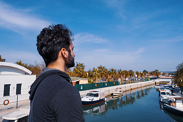 포토 JPG 해외이미지 나무 백인 1 라이프스타일 응시 여자 남자 행복 여행 청소년 자연 하늘 휴가 휴식 한명 서기 사람 성인 야외 가로 물 여름 파란색 강 컬러풀 햇빛 뷰티 여행객 자유 흰색 카피스페이스 해외포토 자연요소 서양인 식물 시선 계절 감정 컬러 컨셉 모션 생활 태양 공백 생태계 파일형식 이미지허브