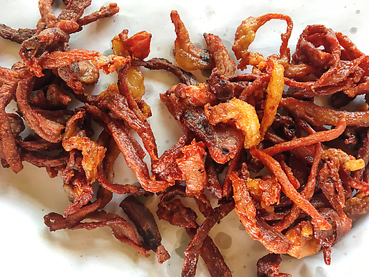 포토 JPG 해외이미지 전통 접시 음식 조각 백그라운드 태국 건조 건강 육류 돼지고기 요리 사람없음 식당 식사 저녁식사 소고기 튀김 흰색 시장 맛 그릴 굽기 점심식사 해외포토 식기 아시아 컬러 컨셉 식재료 주방용품 상점 구이 파일형식 이미지허브