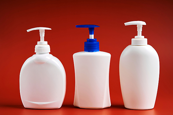 포토 JPG 해외이미지 실내 사람없음 위생용품 화장품 공병 빨간배경 위생관리 플라스틱병 목업 브랜딩 해외포토 생활용품 백그라운드 관리 내부 빨간색 뷰티 플라스틱 병_담는 파일형식 이미지허브