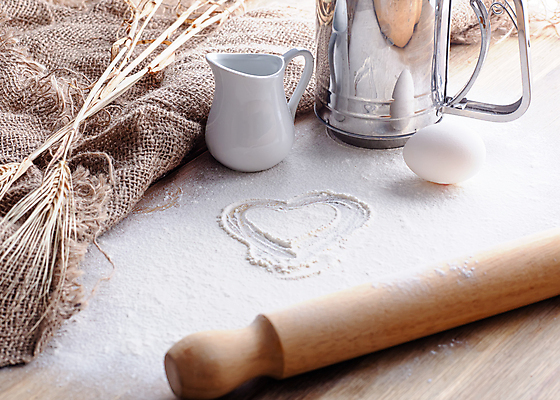 포토 JPG 해외이미지 음료 음식 빵 재료 탁자 디저트 요리 사람없음 목재 컵 갈색 쿠키 케이크 주방 계란 우유 흰색 아침식사 설탕 굽기 준비 반죽 밀가루 머핀 밀대 페스츄리 핸드메이드 해외포토 나무 식기 컬러 가구 주방용품 유제품 알 식사 가루 구이 파일형식 이미지허브