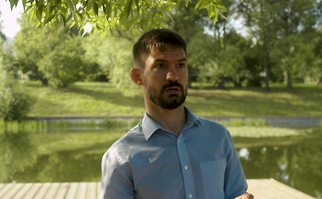 포토 JPG 해외이미지 나무 공원 호수 얼굴 백그라운드 셔츠 자연 아침 수염 대화 한명 정장 야외 초록색 물 여름 파란색 반사 갈색 맑음 도시 비즈니스맨 닫기 해외포토 주간 자연요소 식물 1 옷 계절 공공시설 남자 컬러 상의 비즈니스 모션 날씨 말하기 사람 신체부위 직장인 생태계 파일형식 이미지허브