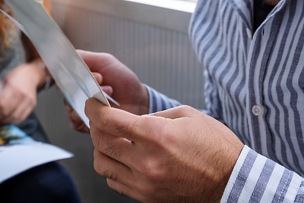 포토 JPG 해외이미지 백인 라이프스타일 응시 여자 남자 행복 얼굴 컨셉 가족 함께함 사랑 한명 미소 사람 성인 친구 카메라 사진촬영 우정 추위 수확 그룹 역사 향수 그림 복고 긍정 옛날 해외포토 서양인 1 시선 감정 농업 관계 표정 생활 신체부위 전자제품 촬영 화장품 파일형식 이미지허브