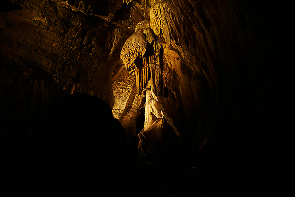 포토 JPG 해외이미지 여행 자연 휴가 국립공원 미술 사람없음 야외 강 뷰티 하이킹 탐험 보트 행운 동굴 발굴 지역 체코 방문 지하 깊이 석회암 종유석 칼슘 모라비아 해외포토 공원 유럽 컨셉 배_교통 레저 문화예술 암석 생태계 파일형식 이미지허브