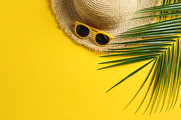 포토 JPG 해외이미지 바캉스용품 사람없음 여름휴가 바캉스 선글라스 노란색 풀잎 오브젝트 밀짚모자 해외포토 모자_잡화 안경 컬러 잎 휴가 풀_식물 파일형식 여름_계절 이미지허브