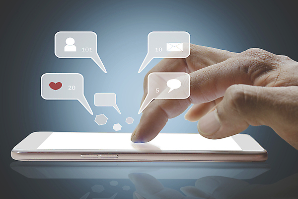 포토 JPG 해외이미지 손 디자인 백그라운드 컨셉 인터넷 비즈니스 통신 손가락 모바일 미래 아이디어 사랑 사람 사람없음 친구 스마트폰 핸드폰 알약 디지털 스크린 웹 정보 네트워크 메시지 연결 무선전화기 알림 심볼 검색 온라인 공유 멀티미디어 문자메시지 소셜 해외포토 감정 관계 신체부위 전자제품 스마트기기 약 전화기 파일형식 이미지허브