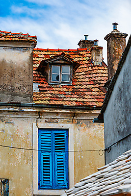 포토 JPG 해외이미지 구름 전통 디자인 외관 유럽 벽 여행 백그라운드 건축양식 창문 유리 하늘 날씨 거리 주택 사람없음 건물 목재 여름 파란색 뷰티 노란색 수확 골동품 바위 시골 도시 거친 묘사 질감 타운 그런지 보스니아 옛날 유럽연합 해외포토 자연요소 나무 건축물 계절 건축 나라 컬러 농업 재료 재질 돌_바위 파일형식 이미지허브