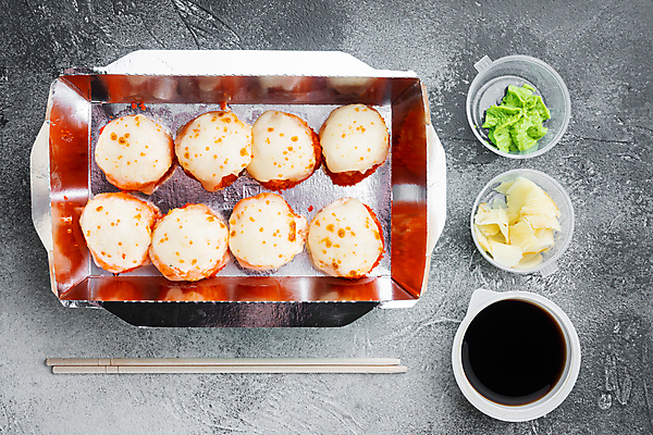 포토 JPG 해외이미지 스튜디오촬영 젓가락 사람없음 초밥 용기 고추냉이 도시락 간장 롤 롤스시 해외포토 그릇 음식 수저 실내 양념 일본음식 파일형식 이미지허브