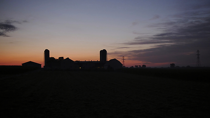 포토 JPG 해외이미지 구름 실루엣 분홍색 여행 오렌지 자연 하늘 아침 따뜻함 안테나 파노라마 풍경 사람없음 야외 빨간색 물 여름 파란색 빛 컬러풀 햇빛 태양 농장 노란색 일출 보라색 검은색 일몰 새벽 황금 드론 사일로 수평선 해외포토 주간 자연요소 계절 컬러 농업 과일 통신 촬영기법 노을 생태계 파일형식 이미지허브
