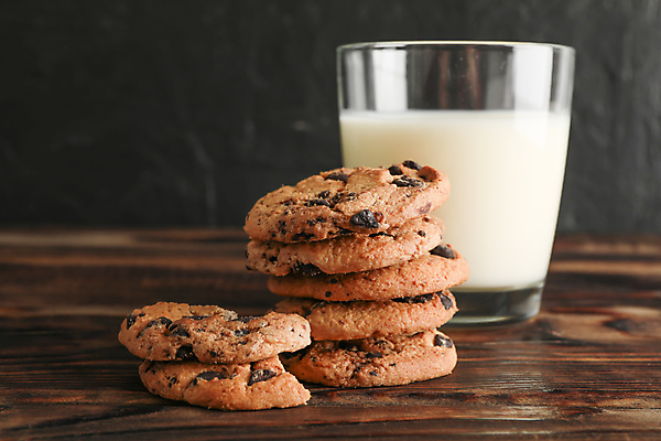 포토 JPG 해외이미지 디저트 사람없음 쌓기 쿠키 우유 초코칩쿠키 해외포토 음식 모션 유제품 초코칩 초코쿠키 파일형식 이미지허브