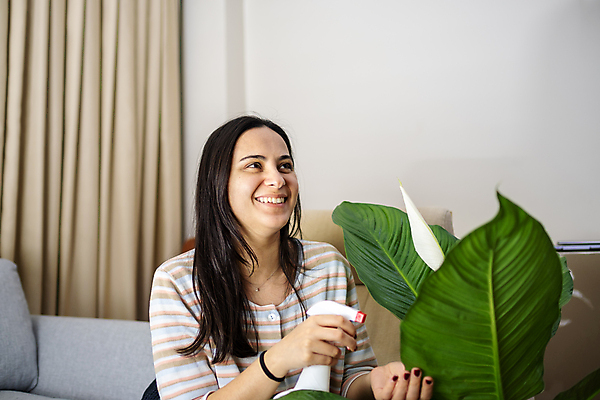 포토 JPG 해외이미지 식물 백인 1 라이프스타일 여자 꽃 행복 잎 자연 주택 실내 한명 미소 사람 성인 취미 가로 초록색 물 정원 물뿌리개 성장 벚꽃 흰색 잡기 개화 캔 물주기 원예 내추럴 돌봄 원예사 해외포토 자연요소 서양인 직업 감정 컬러 모션 표정 내부 건물 생활 생태계 파일형식 이미지허브