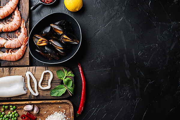 포토 JPG 해외이미지 전통 접시 음식 백그라운드 밥 검은배경 조개 새우 연체동물 육류 요리 사람없음 검은색 치킨 공백 튀김 스페인 지중해 해산물 질감 날것 홍합 성분 생식 스페인어 콘크리트 타파스 카피스페이스 해외포토 식기 유럽 바다 컬러 식재료 어패류 무척추동물 갑각류 애피타이저 닭고기요리 파일형식 이미지허브