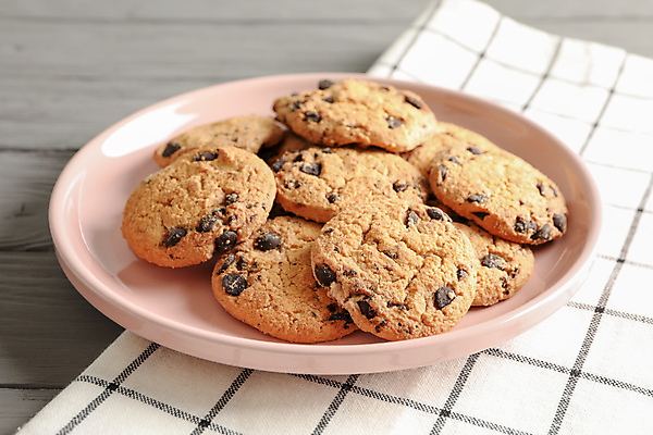 포토 JPG 해외이미지 접시 디저트 사람없음 쿠키 초코칩쿠키 해외포토 식기 음식 초코칩 초코쿠키 파일형식 이미지허브