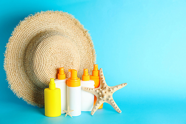 포토 JPG 해외이미지 스튜디오촬영 불가사리 사람없음 선크림 오브젝트 밀짚모자 공병 카피스페이스 해외포토 모자_잡화 극피동물 실내 화장품 공백 병_담는 파일형식 이미지허브 이미지허브